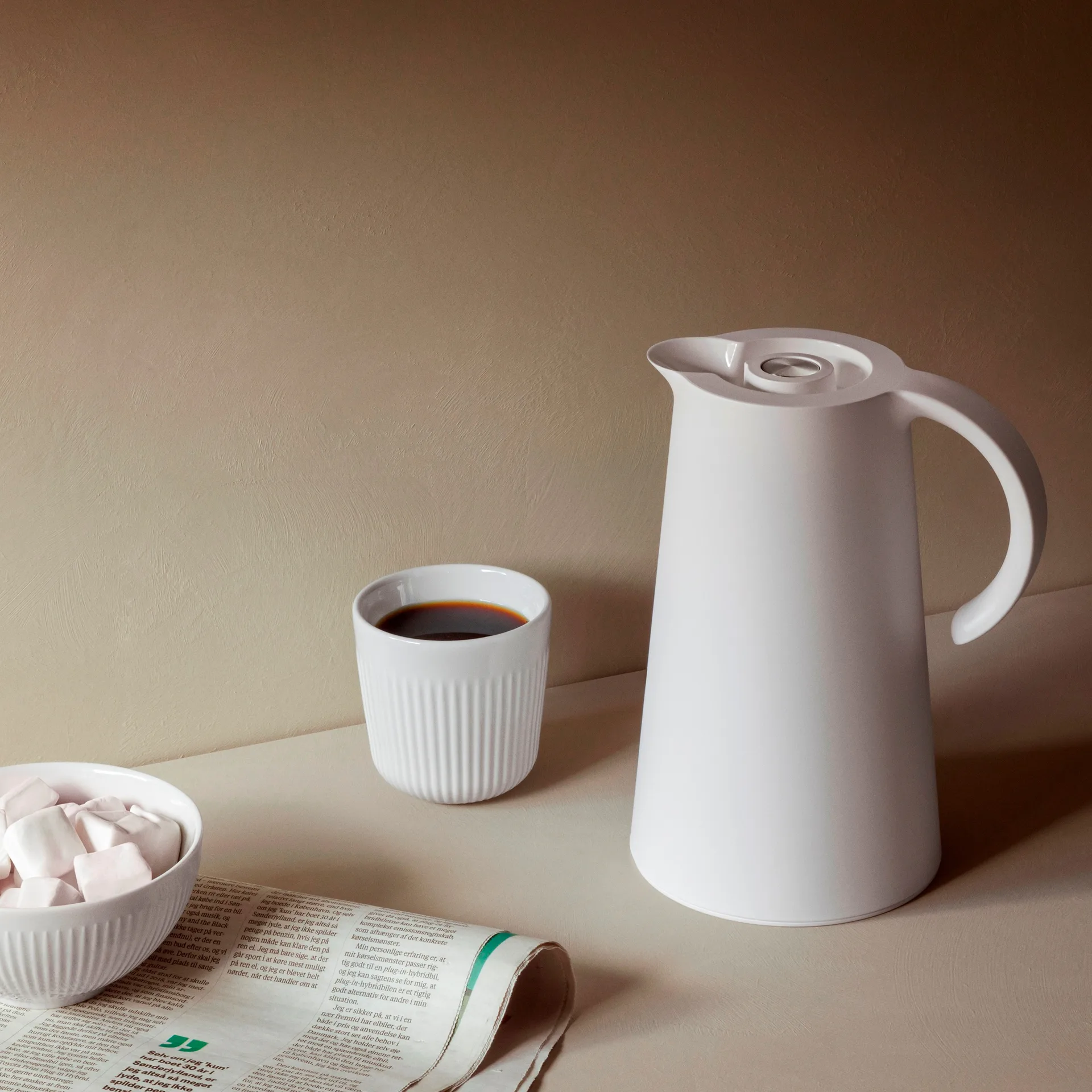 Rise thermos jug 1 L, white Eva Solo