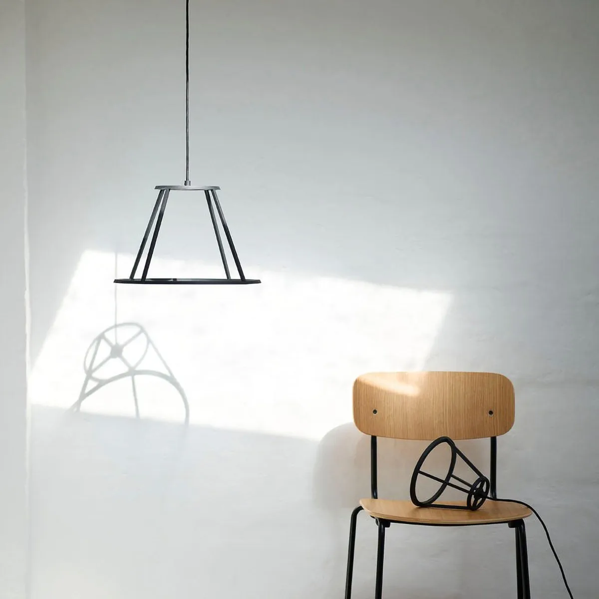 J182 Holmen chair  4-pack, Oak veneer-black legs FDB Møbler