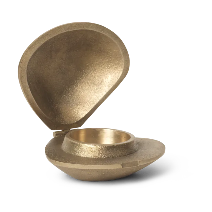 Clam candle holder - Brass - Ferm Living