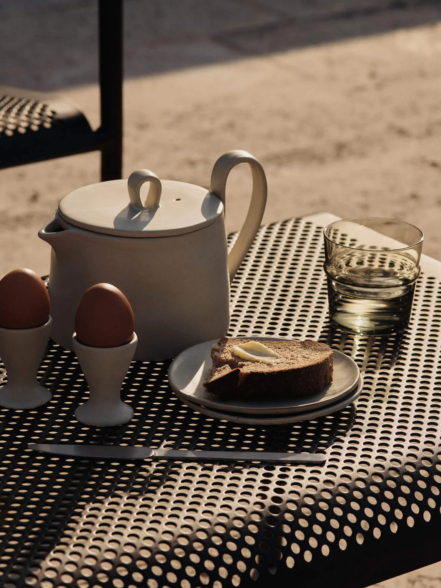 Flow teapot 1.5 L, Off-white speckle Ferm Living