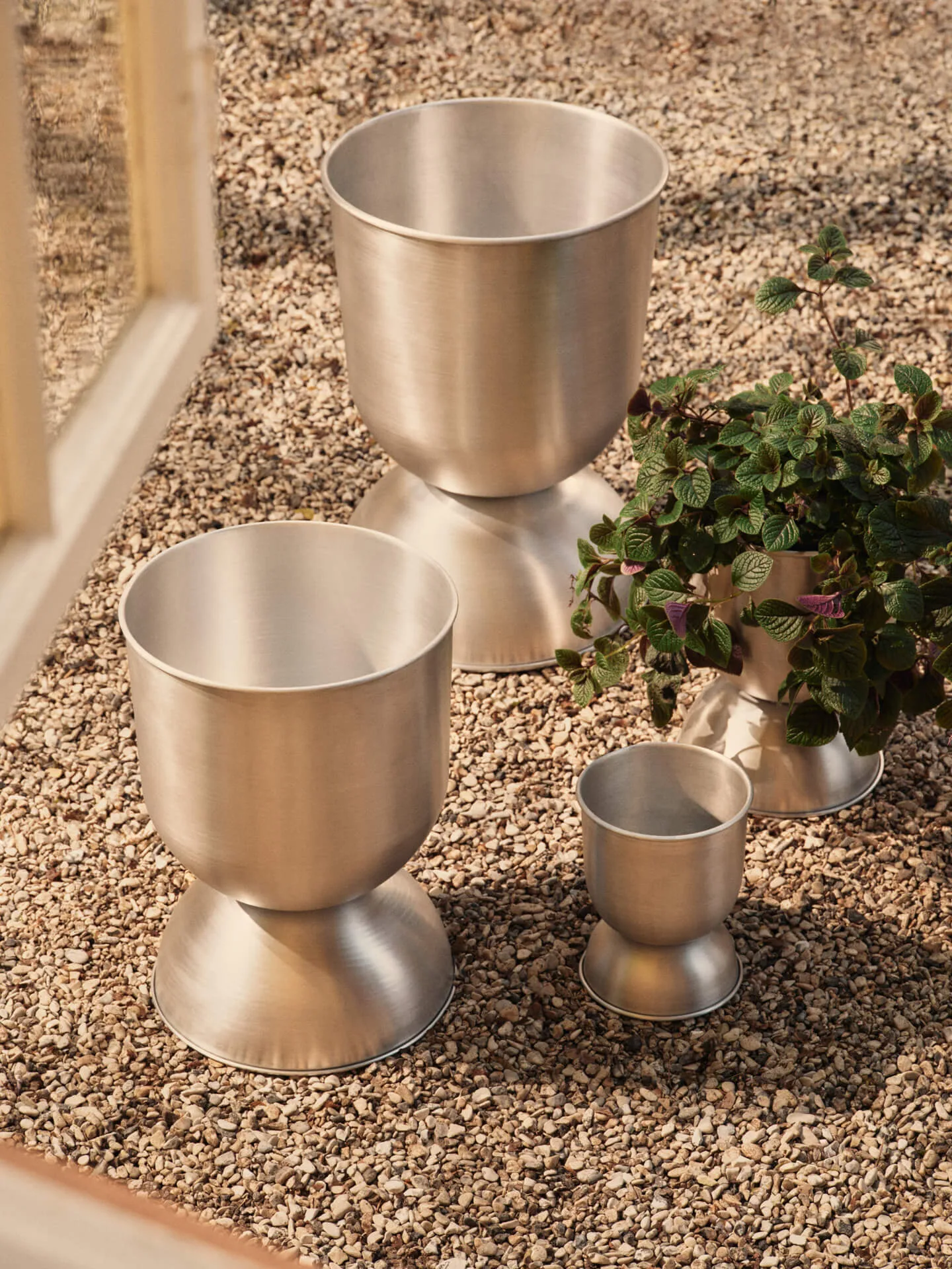 Hourglass flower pot medium Ø40 cm, Aluminium Ferm Living