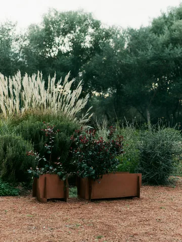 Lapel planter flower box - Rust, 33x35x38 cm - Ferm Living