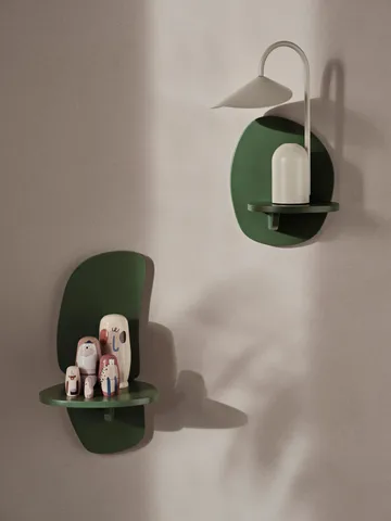 Pilu wall shelf 40 cm - Verdant Green - Ferm Living