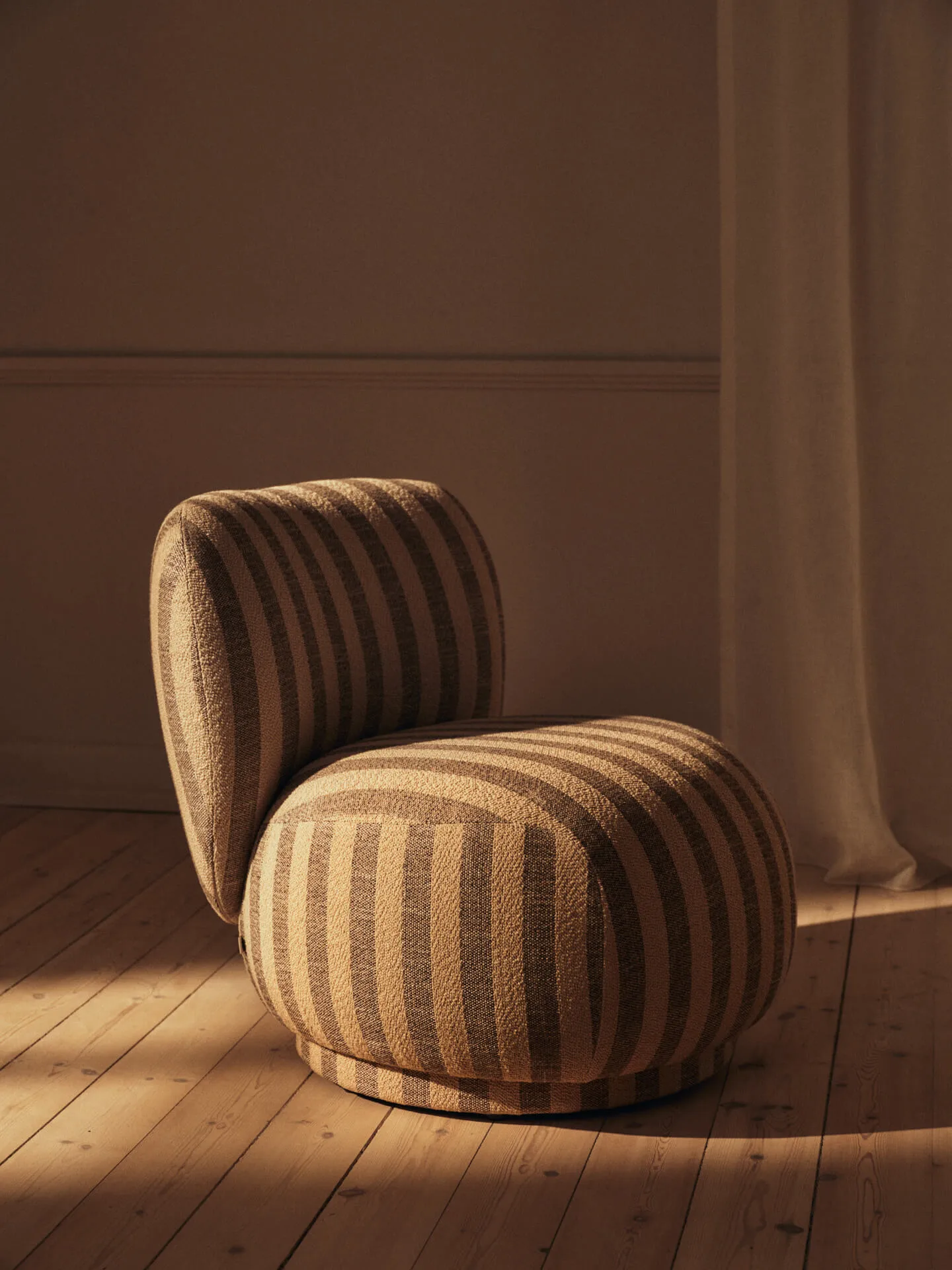 Rico lounge chair piccolo, Louisiana, Sand-off-white Ferm Living
