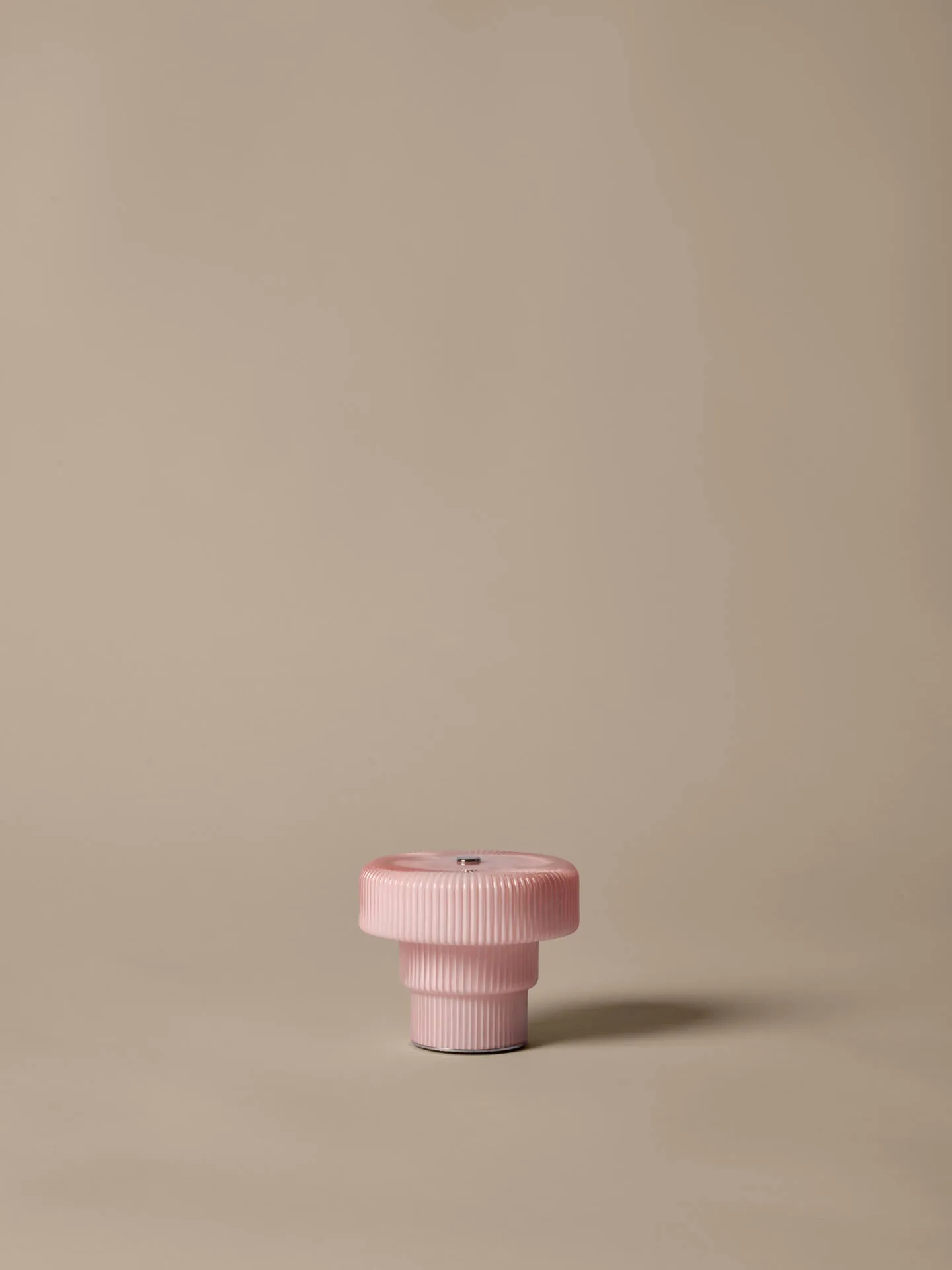 Ripple portable table lamp 10 cm, Pale rose Ferm Living