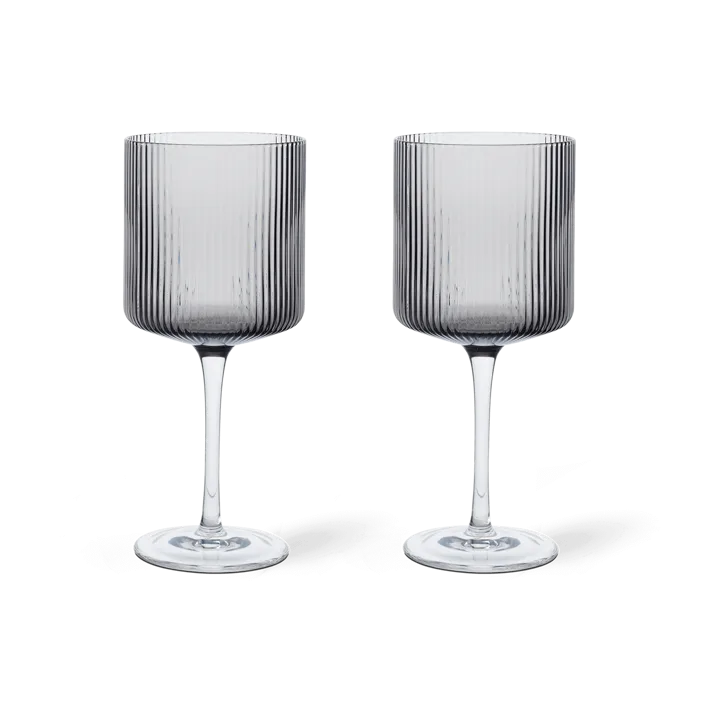Ripple red wine glass 32,5 cl 2-pack - Smoked grey - Ferm Living