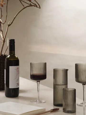 Ripple red wine glass 32,5 cl 2-pack - Smoked grey - Ferm Living