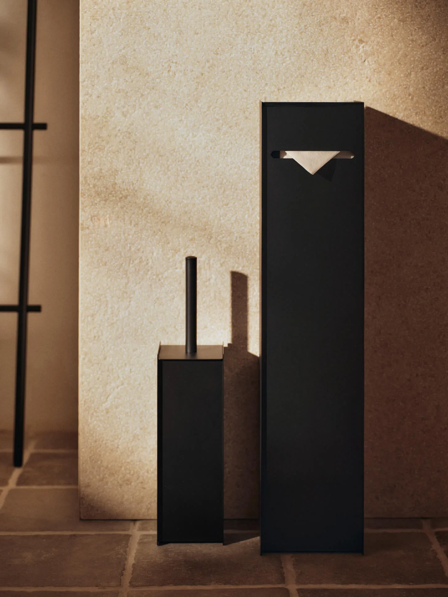 Sama toilet paper holder, Black Ferm Living