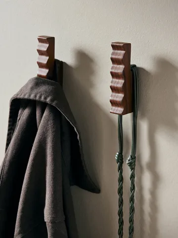 Unda hook 2-pack - Dark Brown - Ferm Living