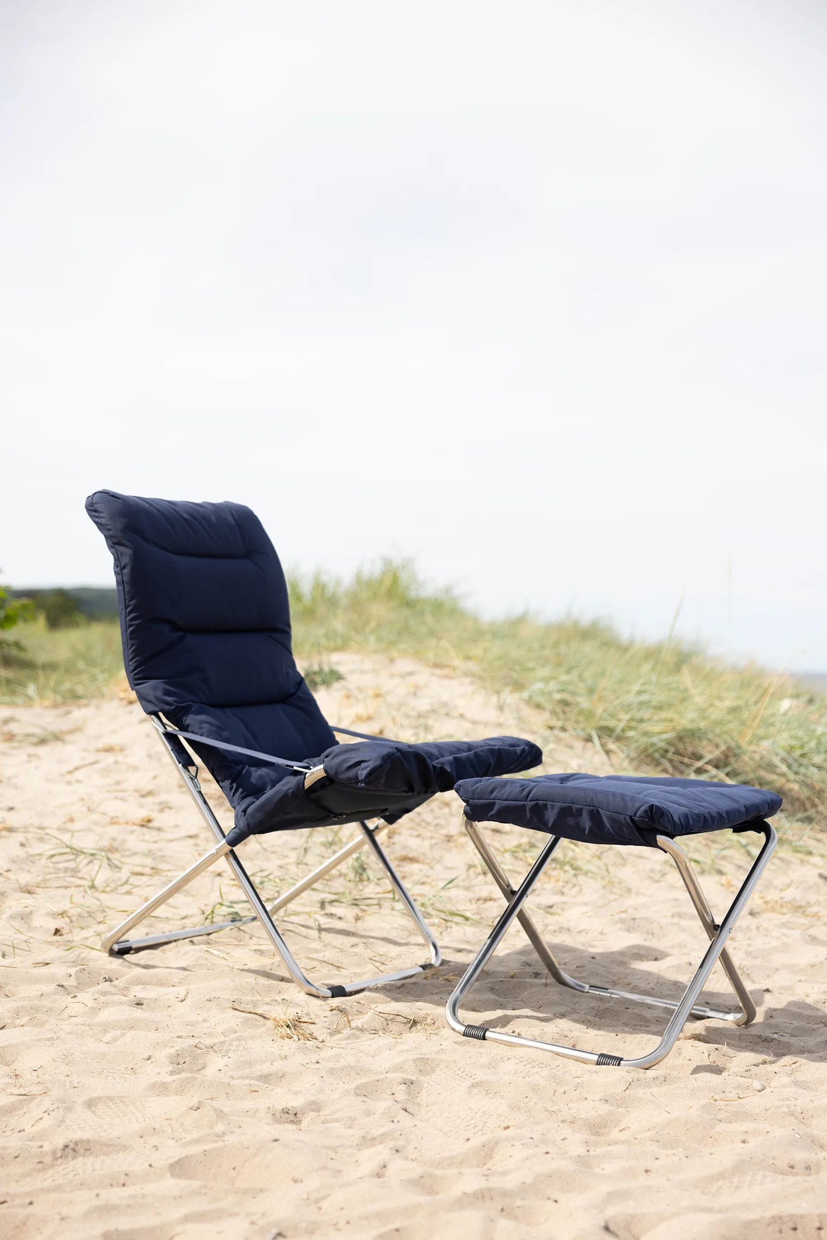 Fiesta Soft sun lounger, Fabric navy, aluminum frame Fiam