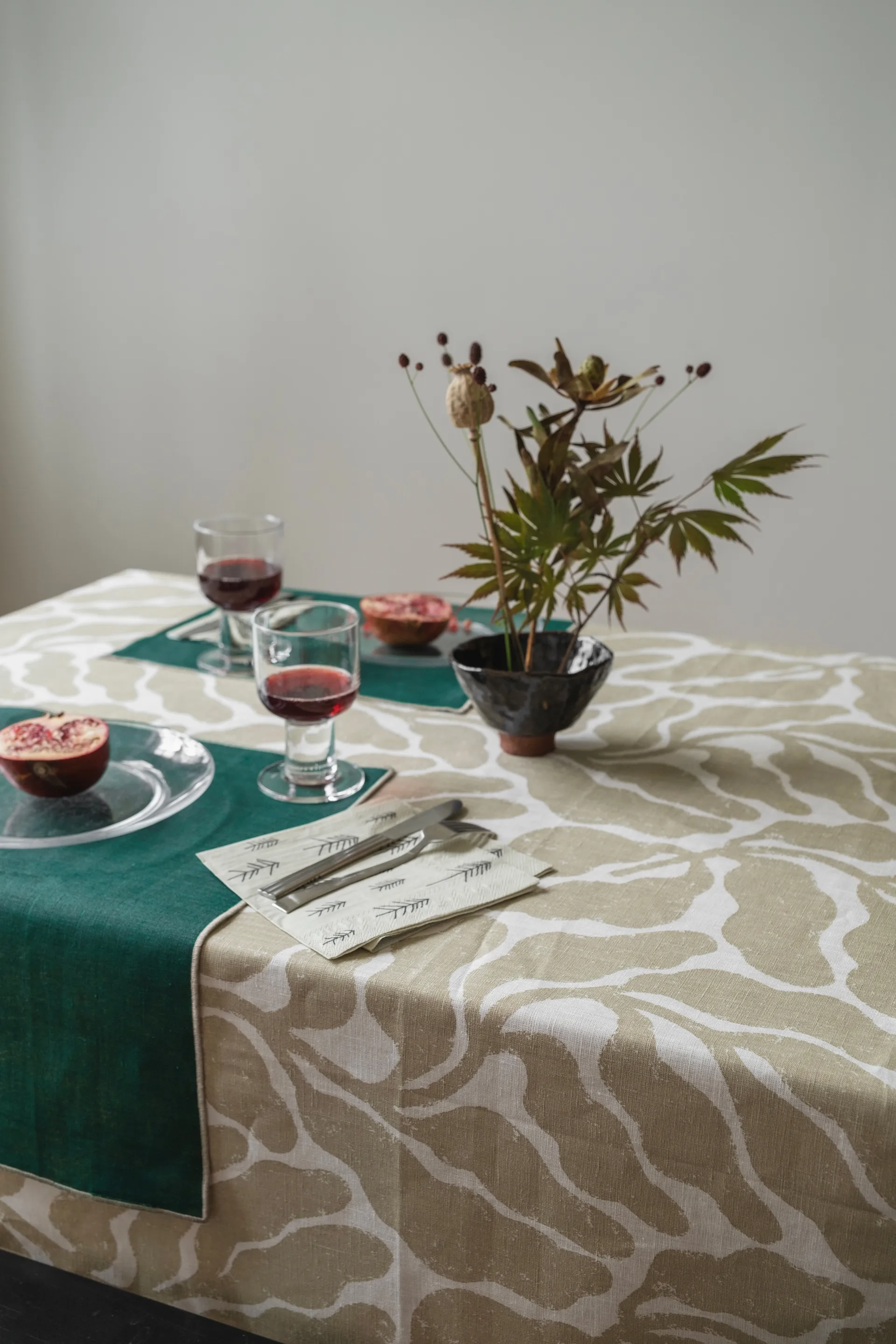 Leaves tablecloth, Sand, 149x250 cm Fine Little Day