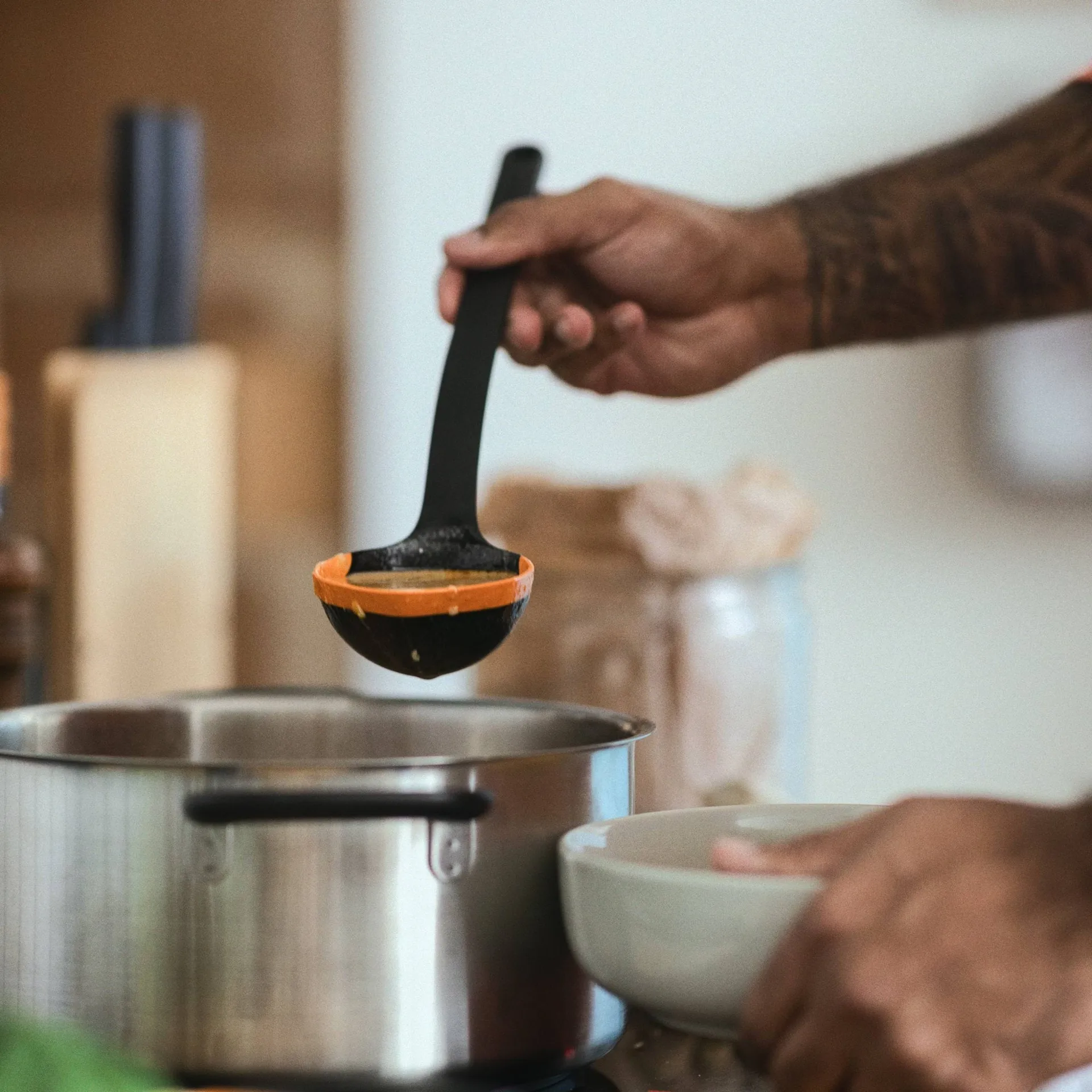 Functional Form ladle, Black-orange, 36.2 cm Fiskars