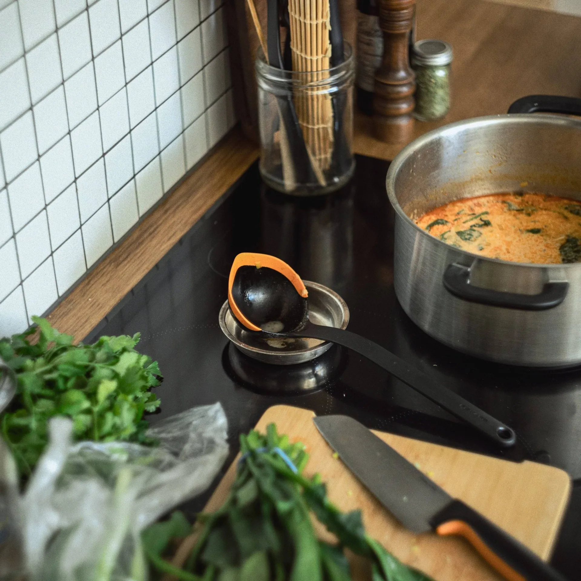 Functional Form ladle, Black-orange, 36.2 cm Fiskars