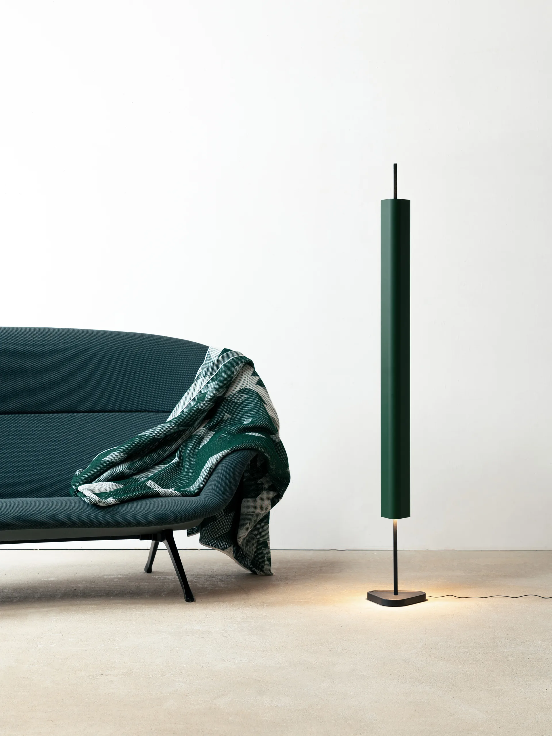 EMI floor lamp 170 cm, Deep blue Flos