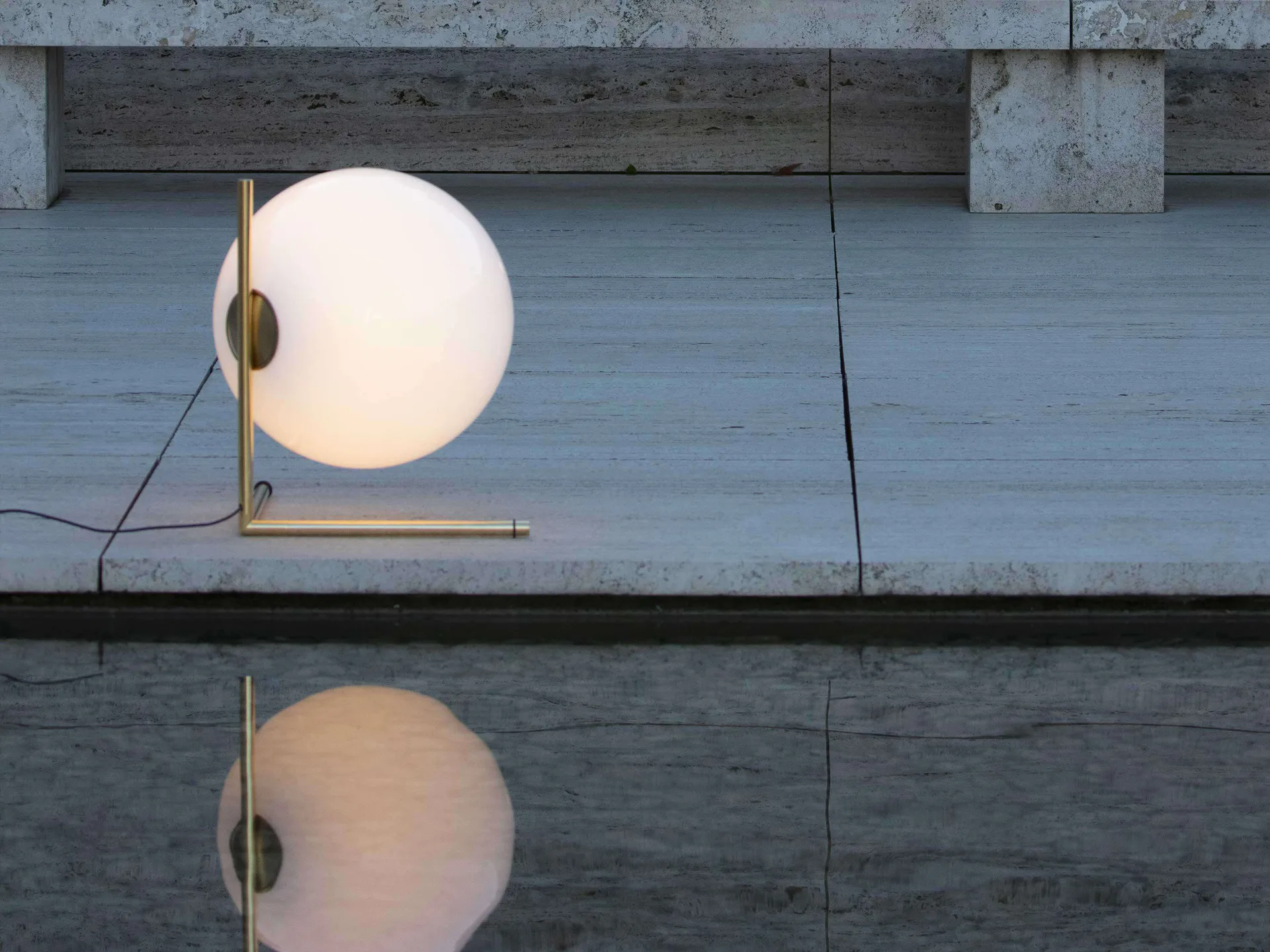 IC T3 table lamp 52.4 cm, Gold Flos