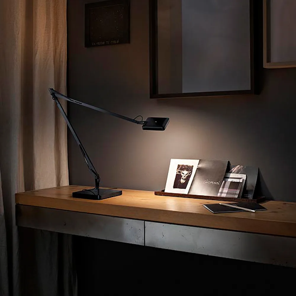 Kelvin T LED table lamp, Glossy black Flos