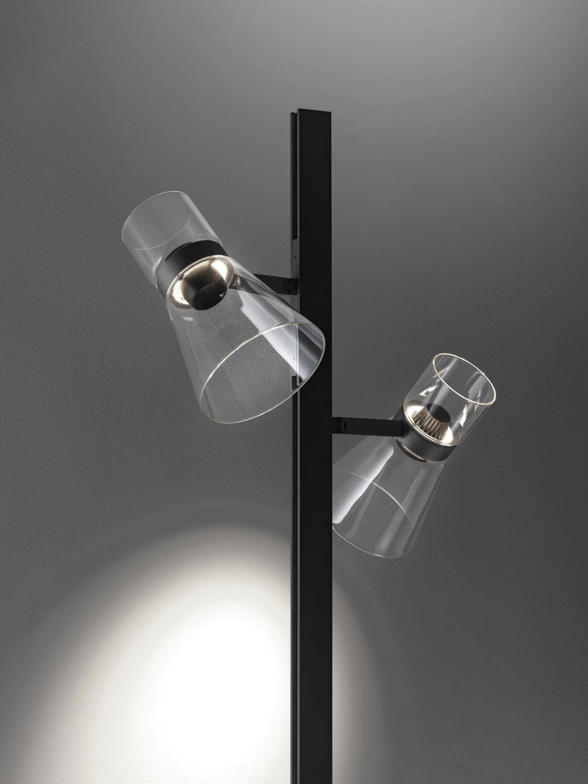Nocturne F2 cone floor lamp - Black,  Flos