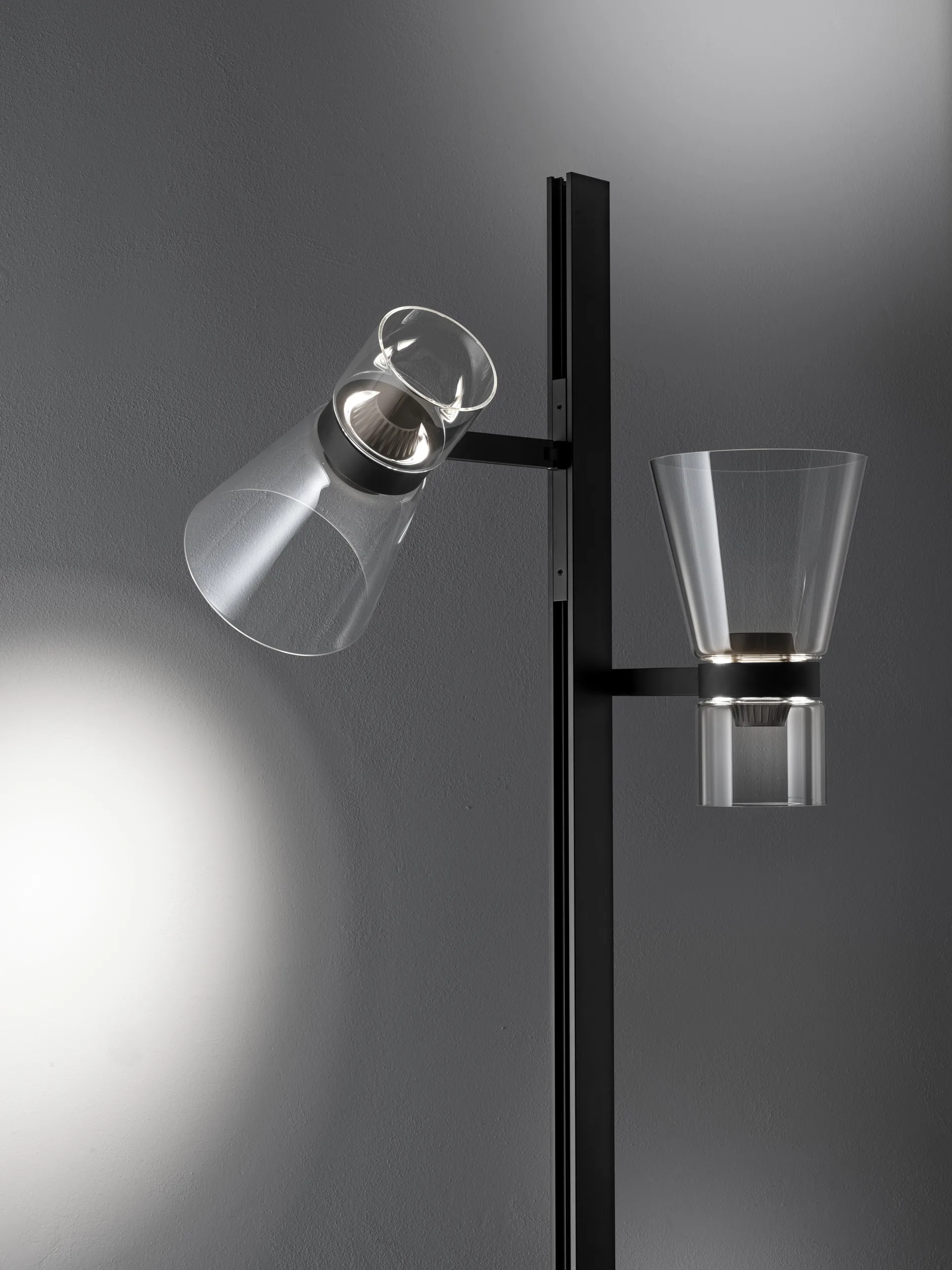 Nocturne F2 cone floor lamp - Black,  Flos