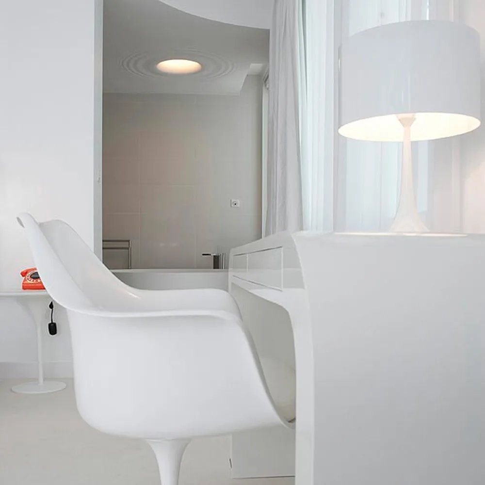 Spun Light T2 table lamp, Black Flos