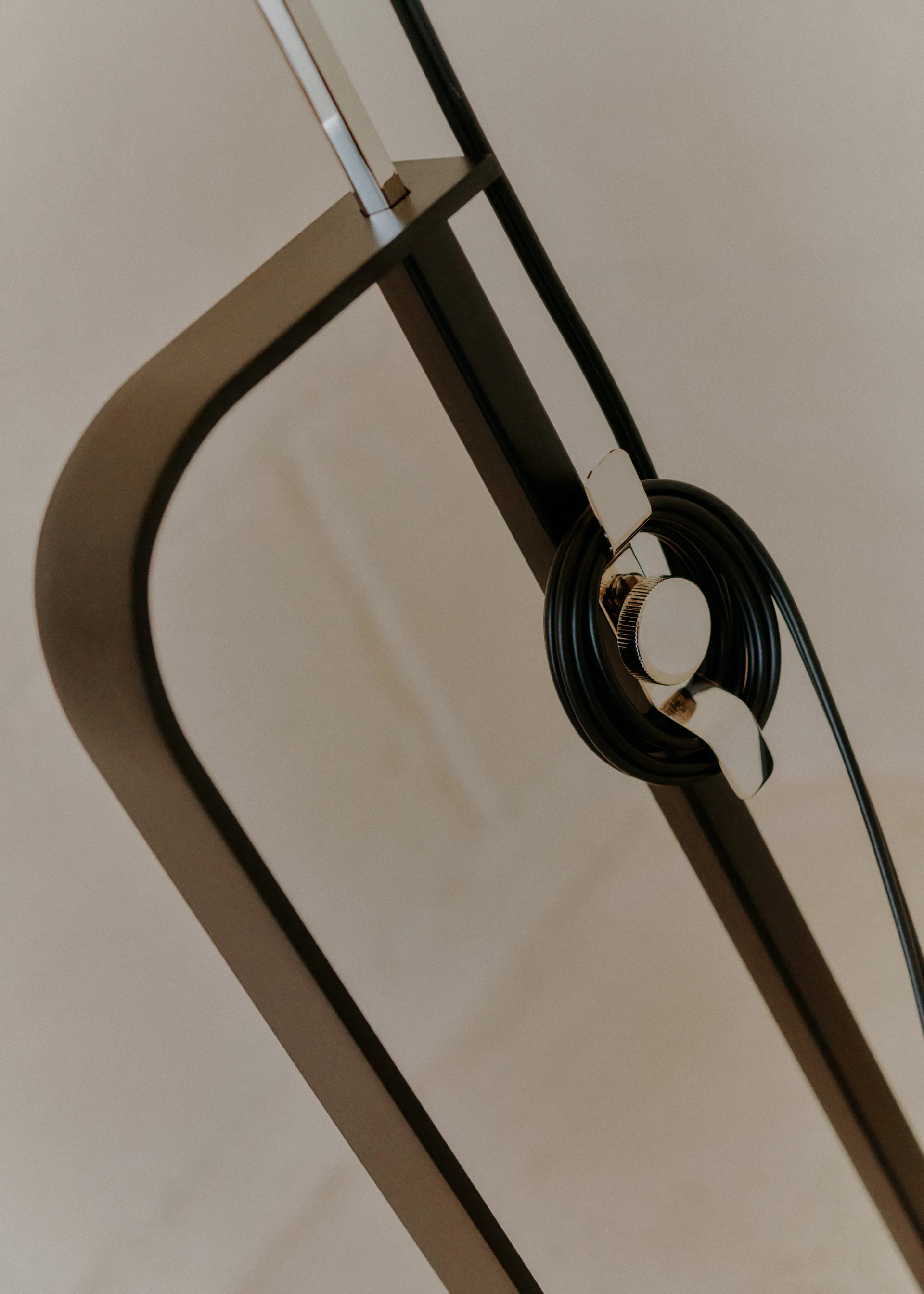 Toio LED floor lamp - black (GB),  Flos