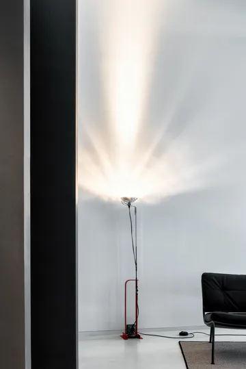 Toio LED floor lamp - Red (GB) - Flos