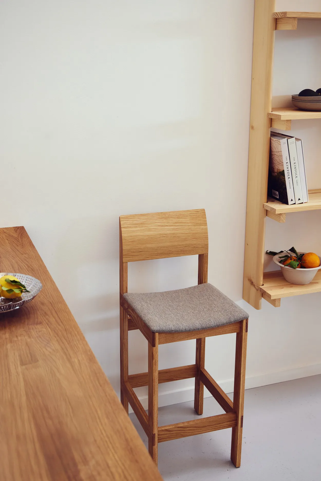 Sonder barstool 65 cm, Oak-Hallingdal 65-0227 Form & Refine