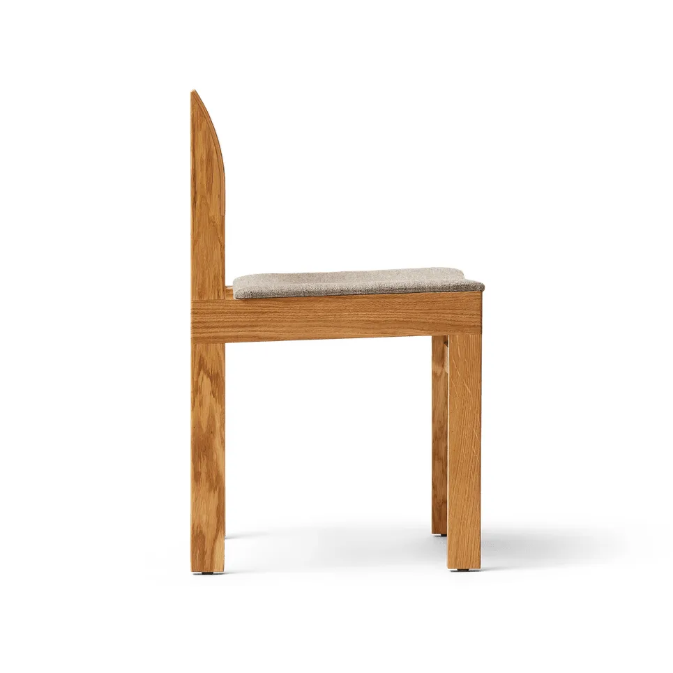 Sonder chair, Oak-Hallingdal 65-0227 Form & Refine