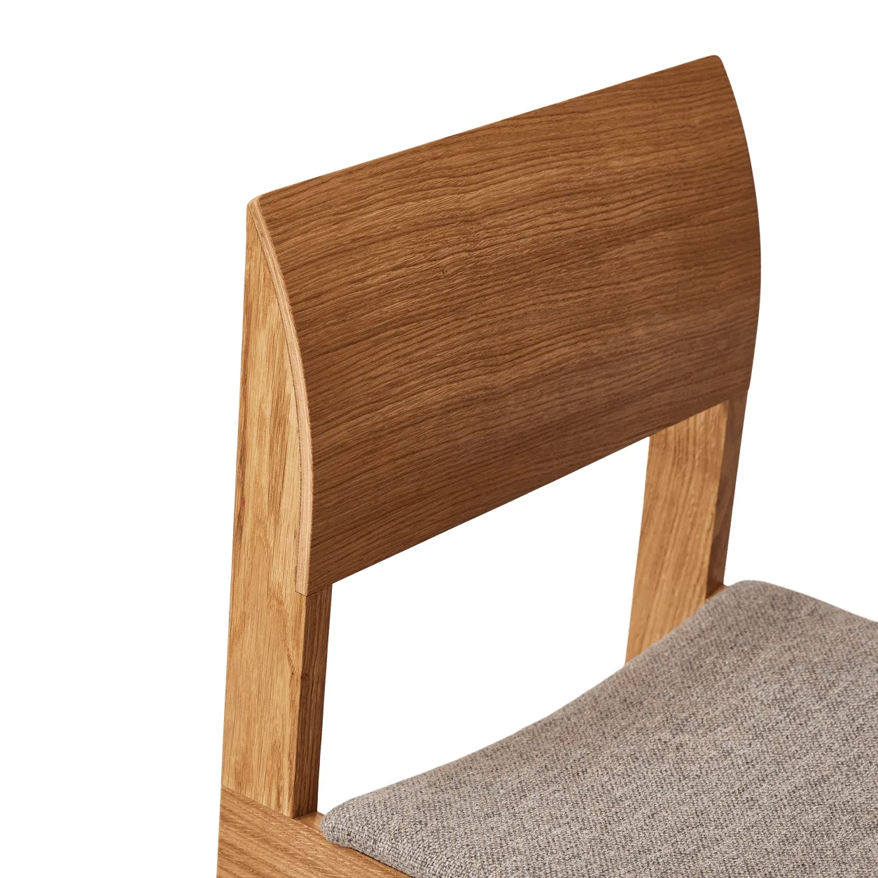 Sonder chair, Oak-Hallingdal 65-0227 Form & Refine