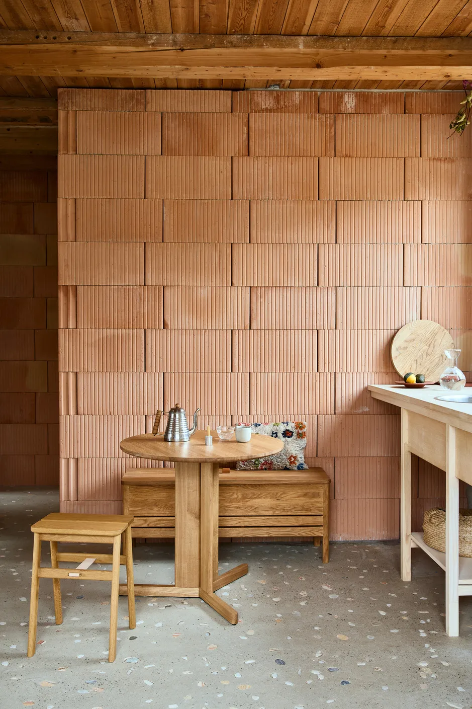 Trefoil dining table Ø75 cm, Oak Form & Refine