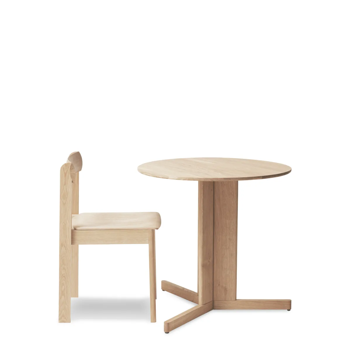 Trefoil dining table Ø75 cm, White oak Form & Refine