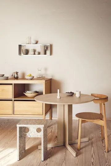 Trefoil dining table Ø75 cm - White oak - Form & Refine