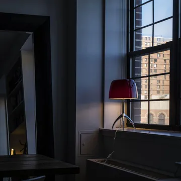Lumiere Grande Dimmable table lamp - Cherry red, aluminum - Foscarini