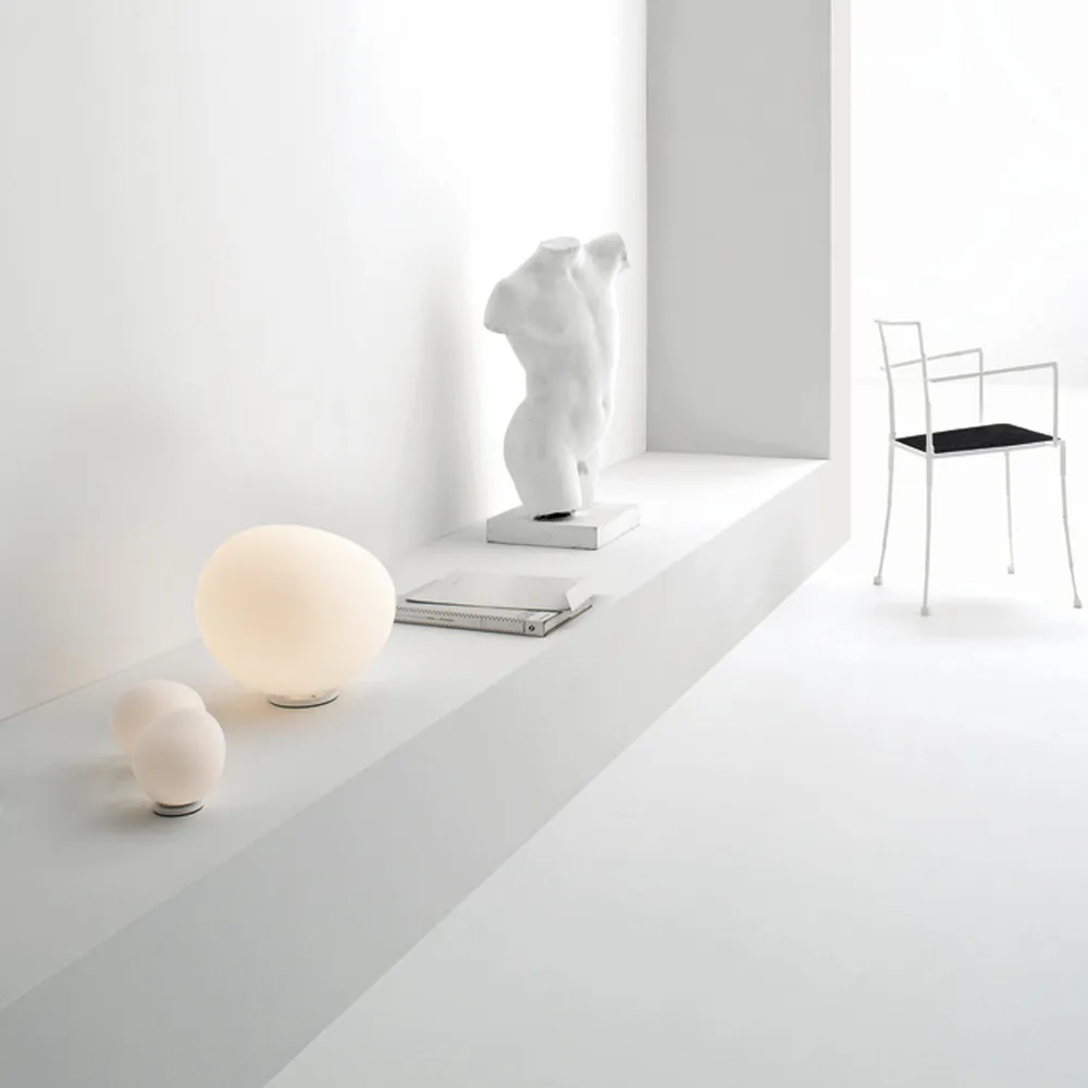 Poly Gregg Medium table lamp, White Foscarini