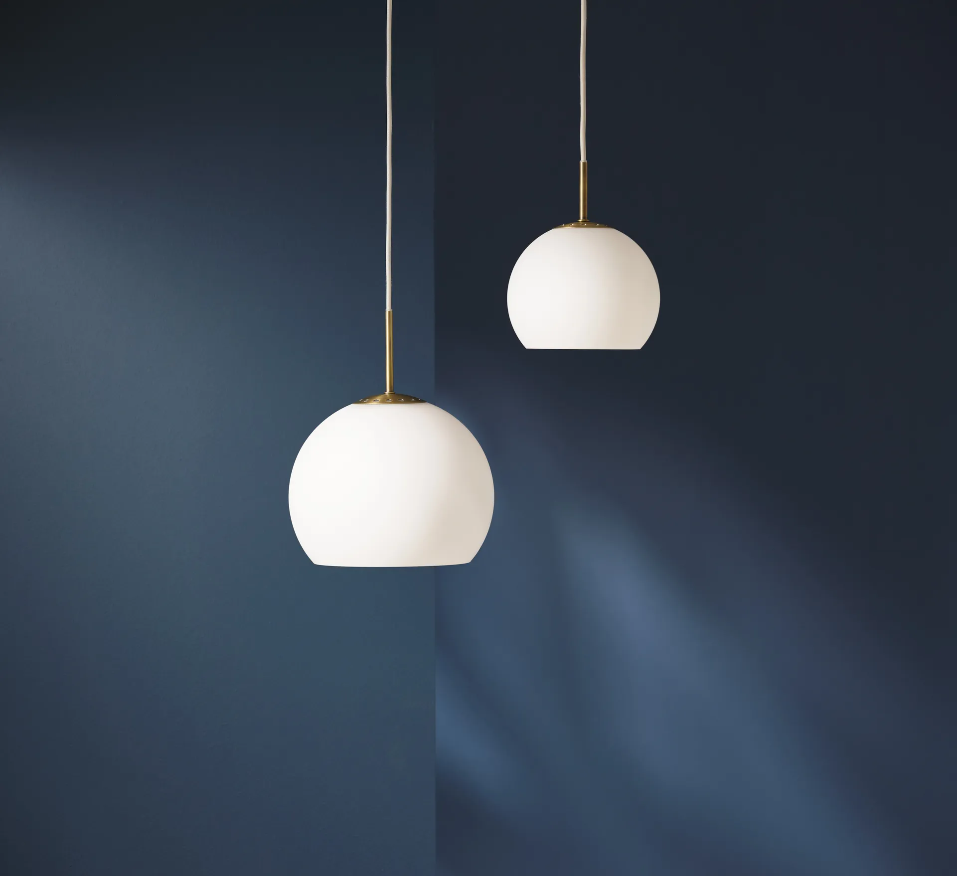 Ball pendant lamp, Opal White, Ø18 cm Frandsen