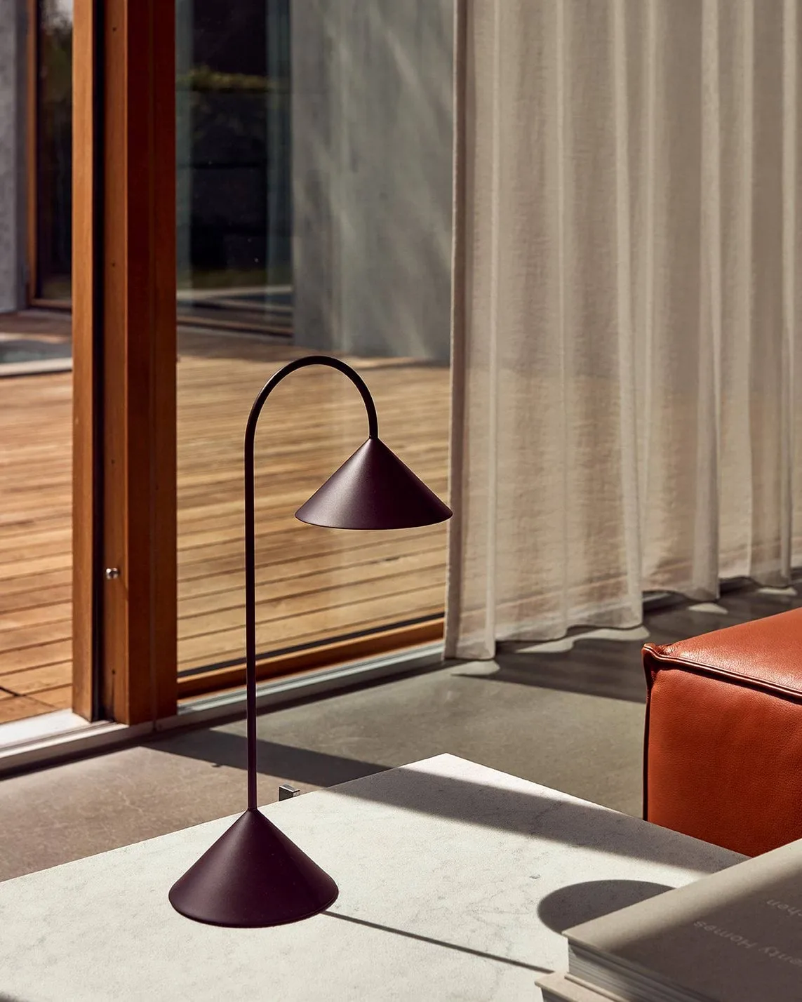 Grasp portable table lamp, Matt Beetroot, 47 cm Frandsen
