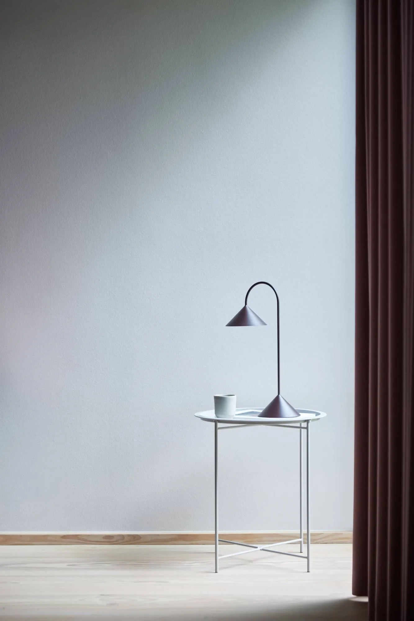 Grasp portable table lamp, Matt Beetroot, 47 cm Frandsen