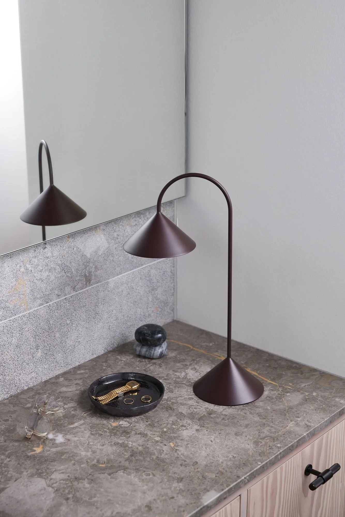 Grasp portable table lamp, Matt Beetroot, 47 cm Frandsen