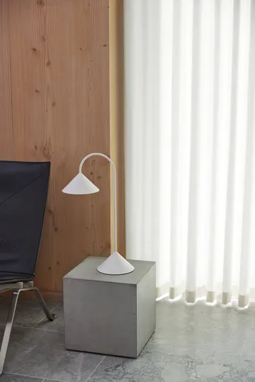 Grasp portable table lamp - Matt White, 47 cm - Frandsen