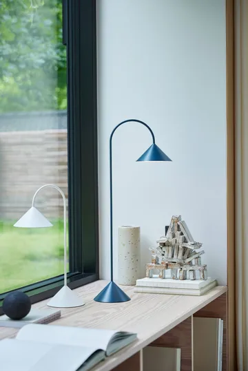 Grasp portable table lamp - Matt White, 47 cm - Frandsen