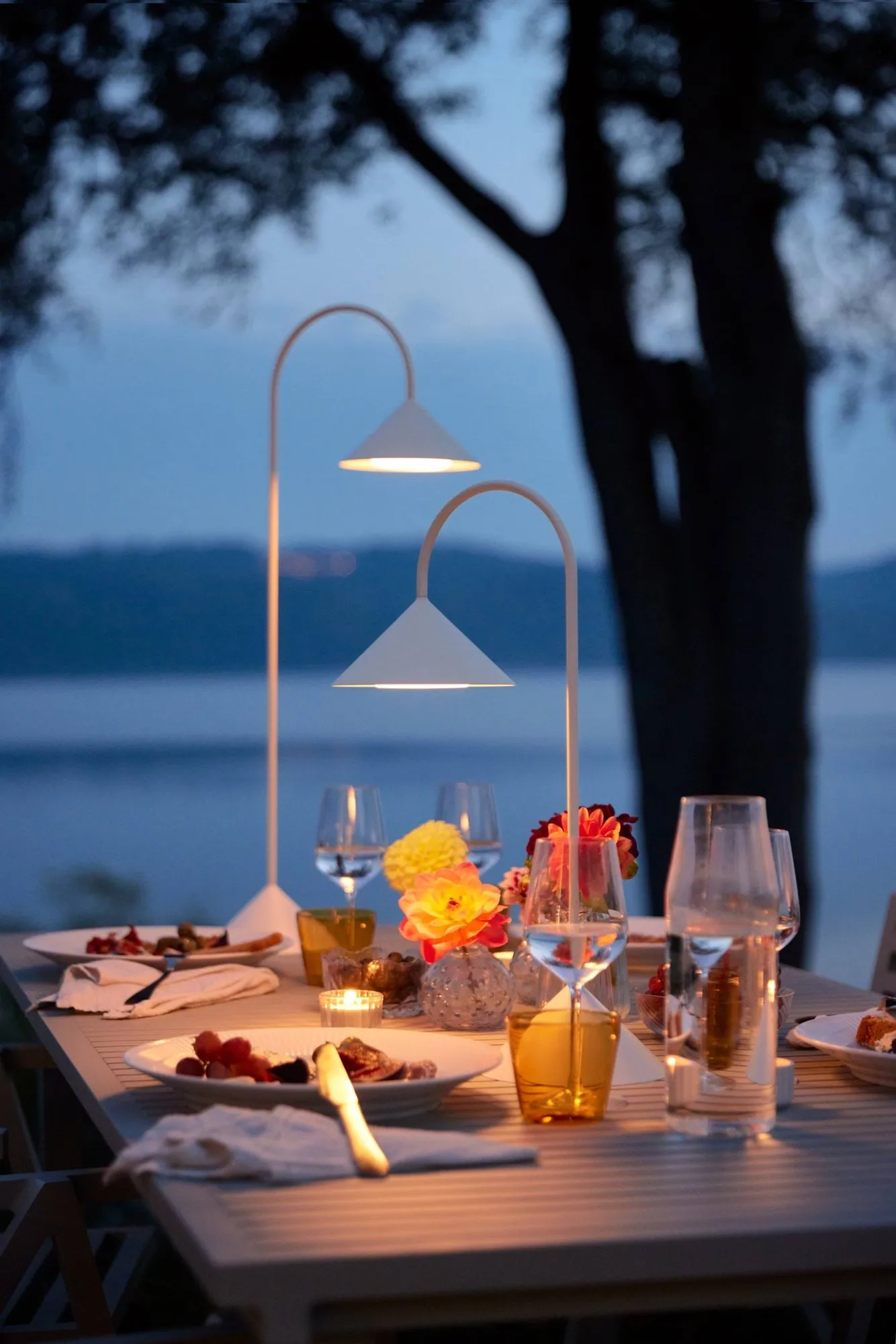 Grasp portable table lamp, Matt White, 47 cm Frandsen