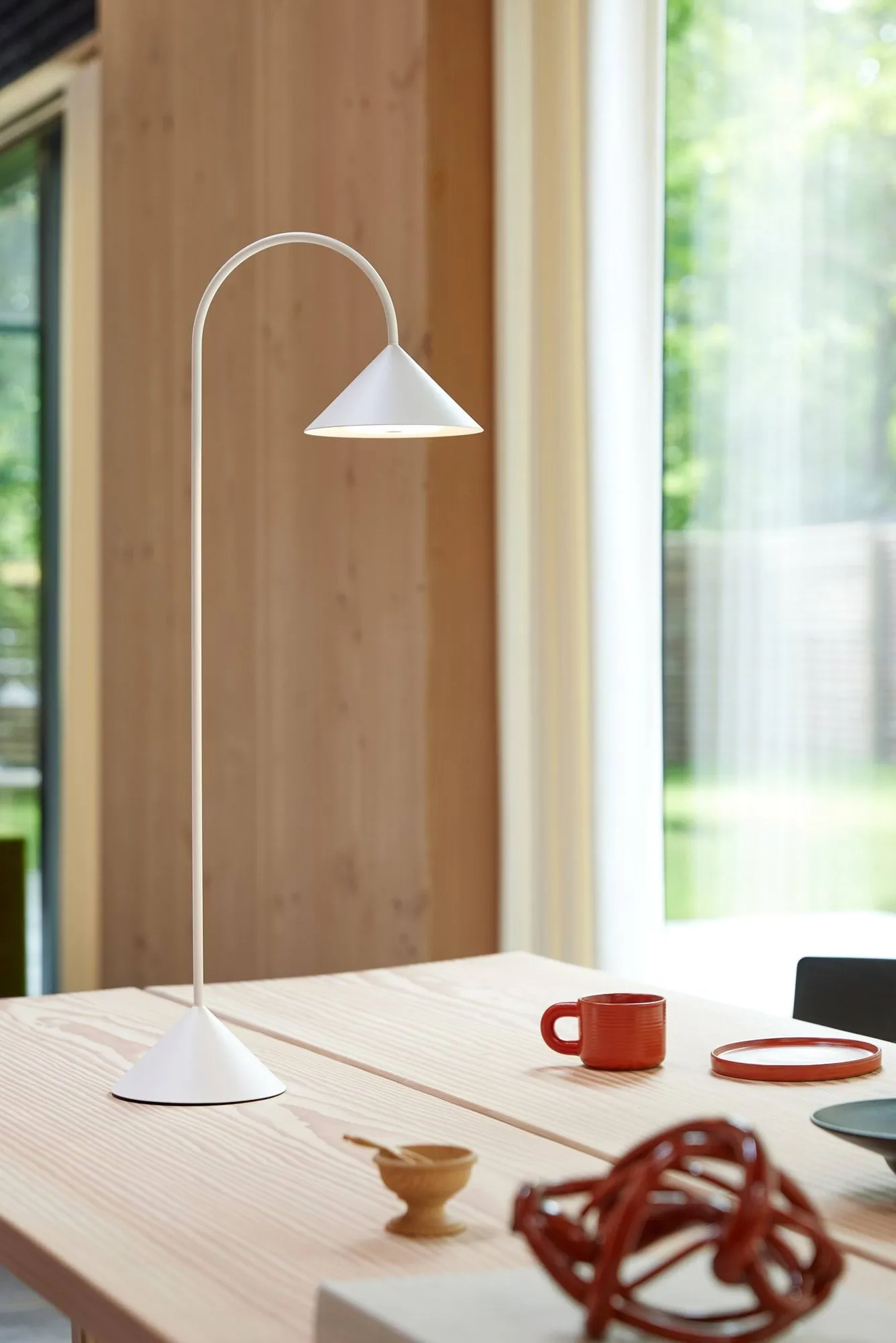 Grasp portable table lamp, Matt White, 72 cm Frandsen
