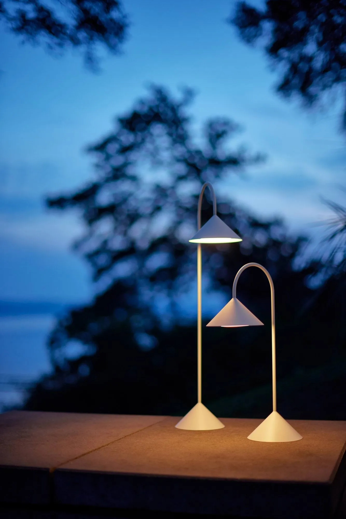 Grasp portable table lamp, Matt White, 72 cm Frandsen