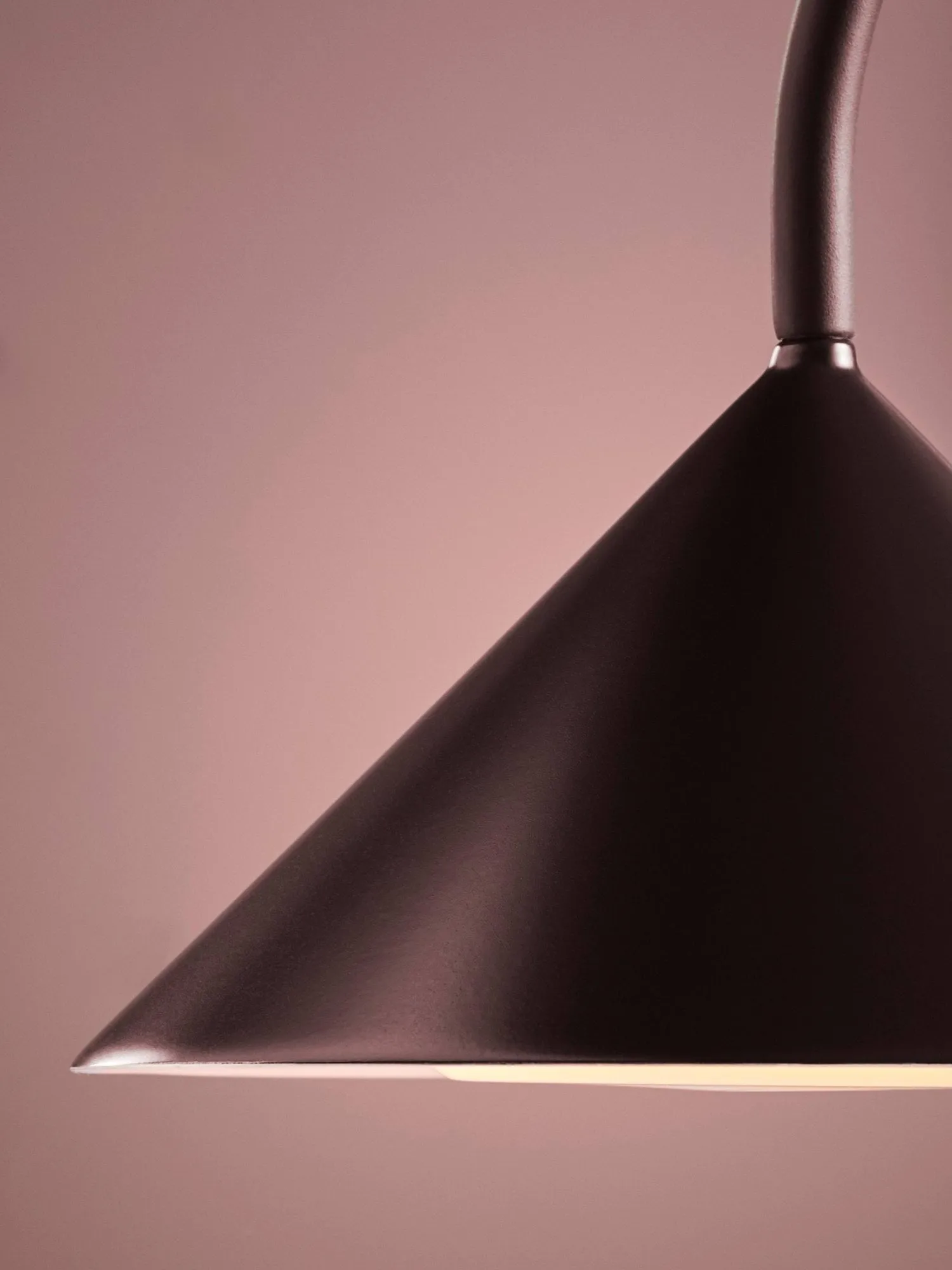 Grasp portable table lamp, Matte Beetroot, 72 cm Frandsen