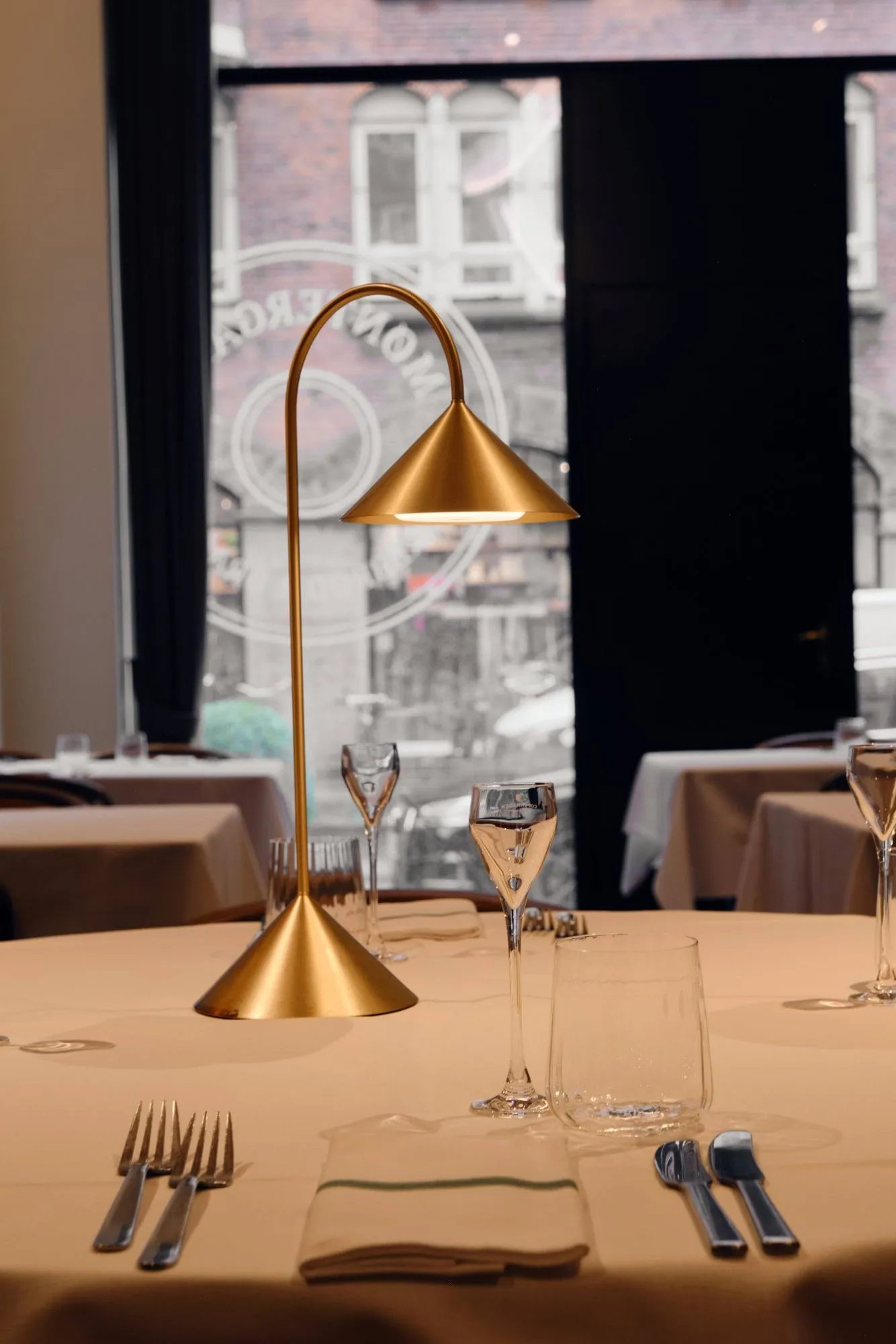 Grasp portable table lamp, Solid brass, 47 cm Frandsen