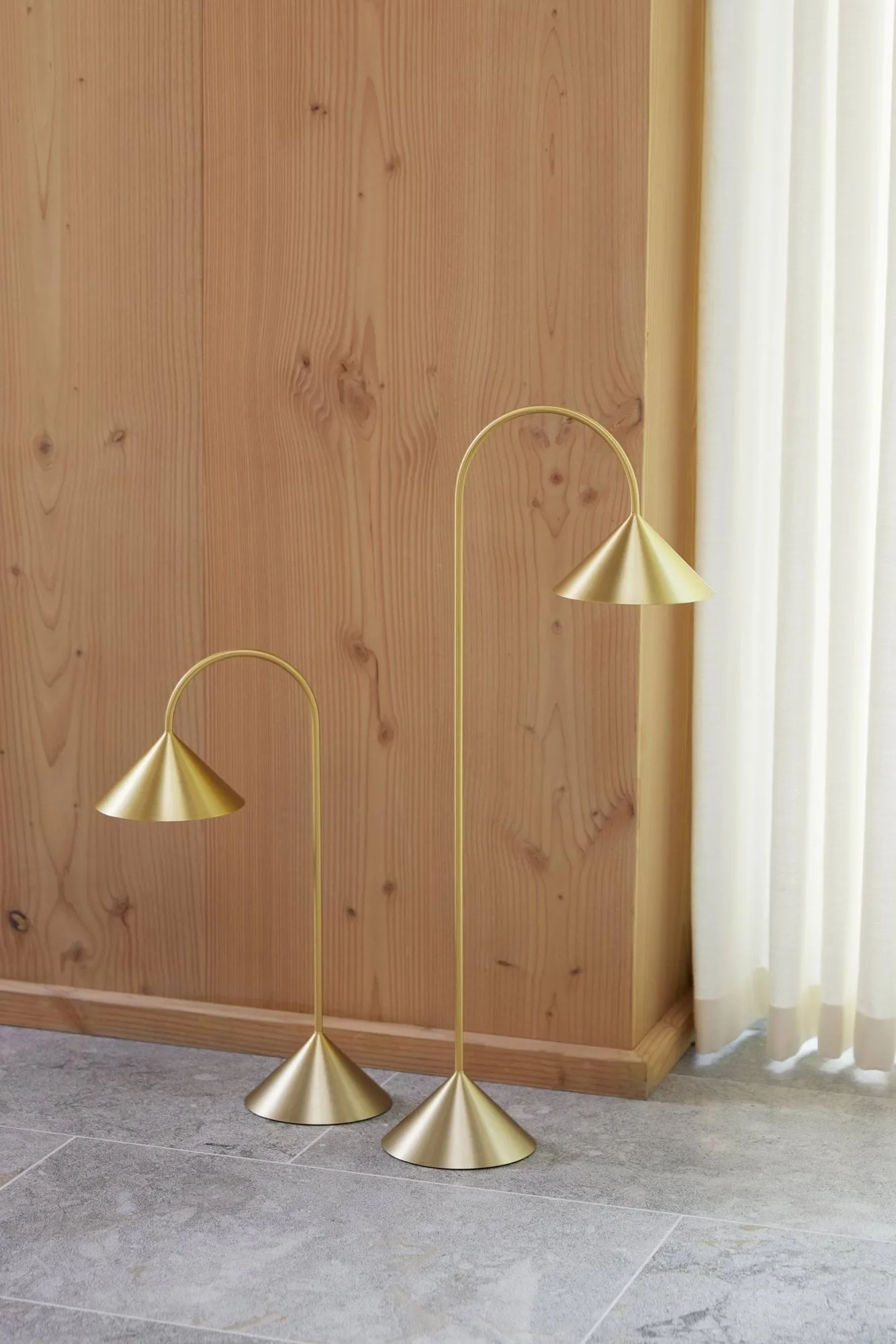 Grasp portable table lamp, Solid brass, 47 cm Frandsen