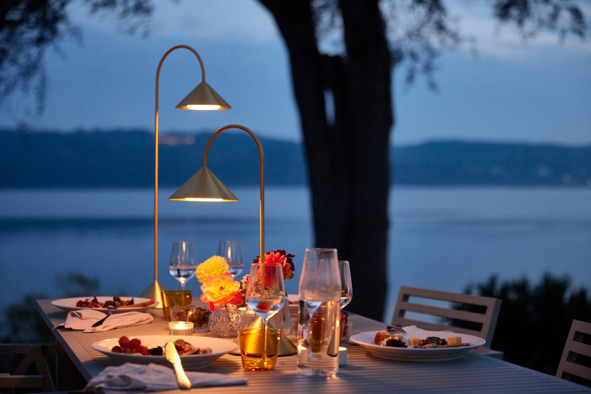 Grasp portable table lamp, Solid brass, 47 cm Frandsen
