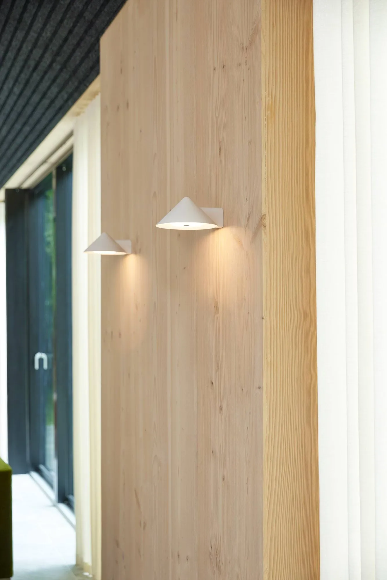 Grasp wall lamp, Matt White Frandsen
