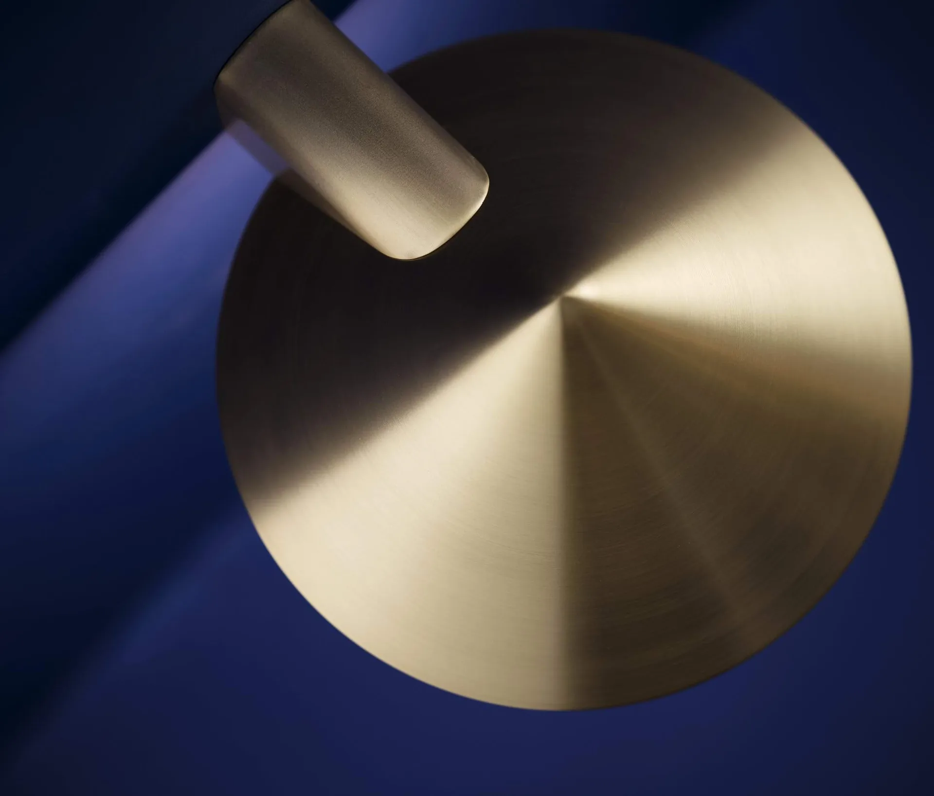 Grasp wall lamp, Solid brass Frandsen