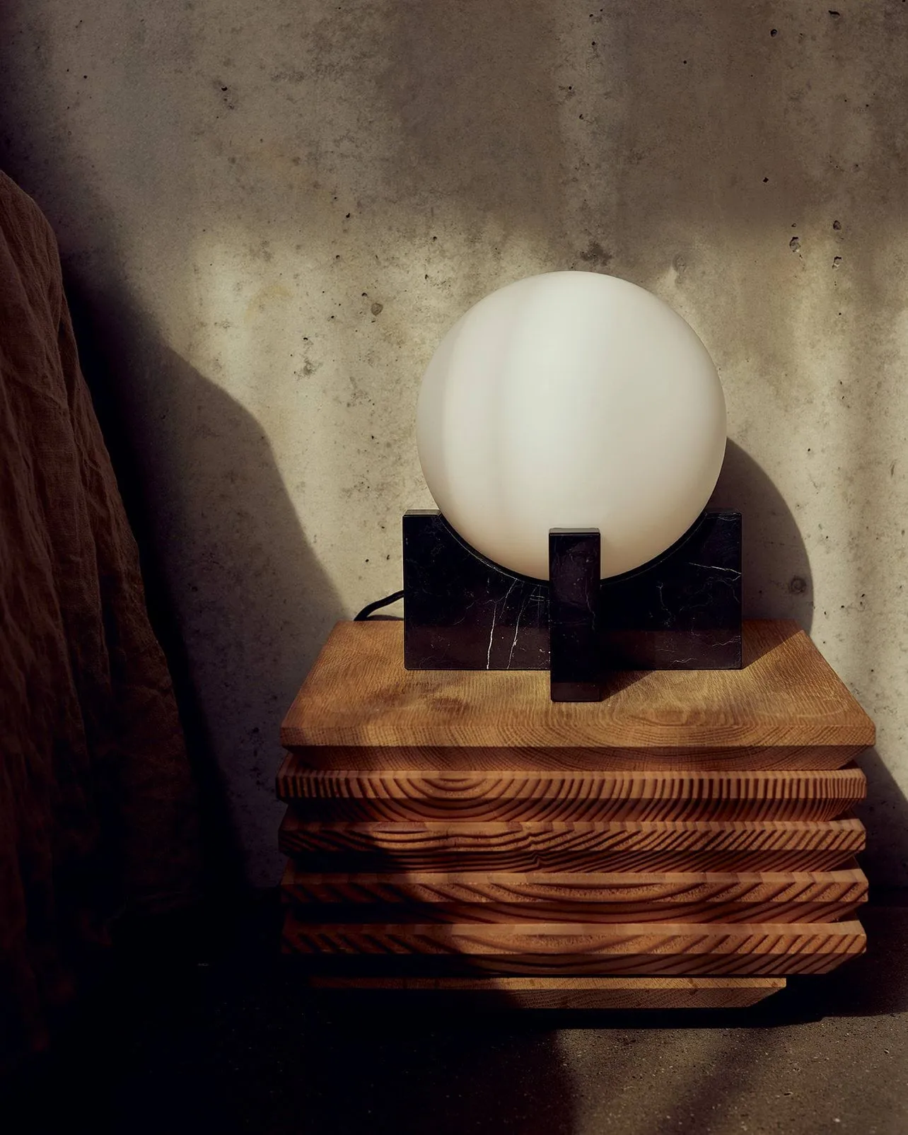 Hito table/wall lamp, Black-white Frandsen