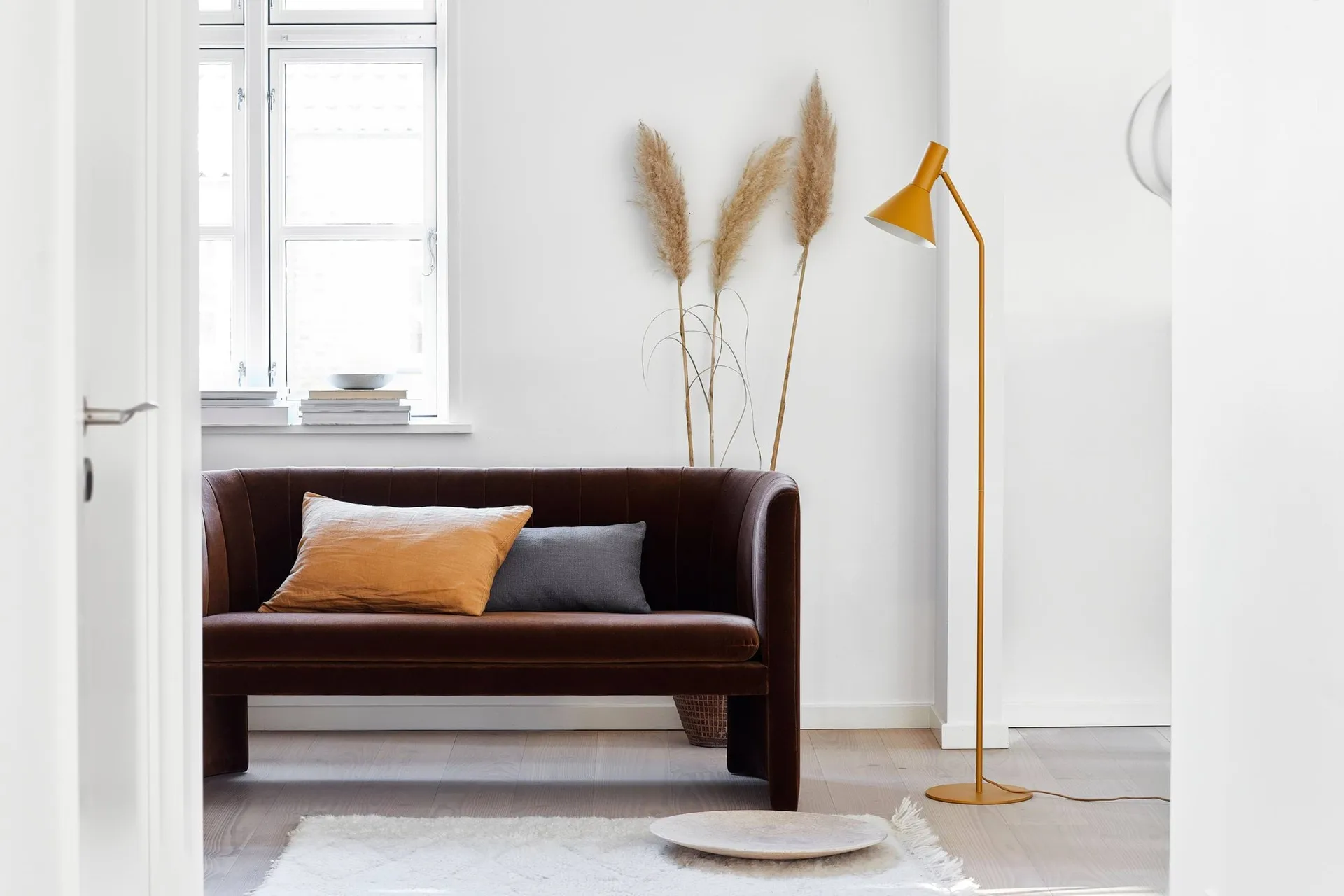 Lyss floor lamp, Matt almond, 150 cm Frandsen